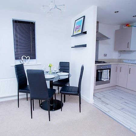 Mills Apartment - Two Bedroom En-Suite Apartment Northampton Bagian luar foto