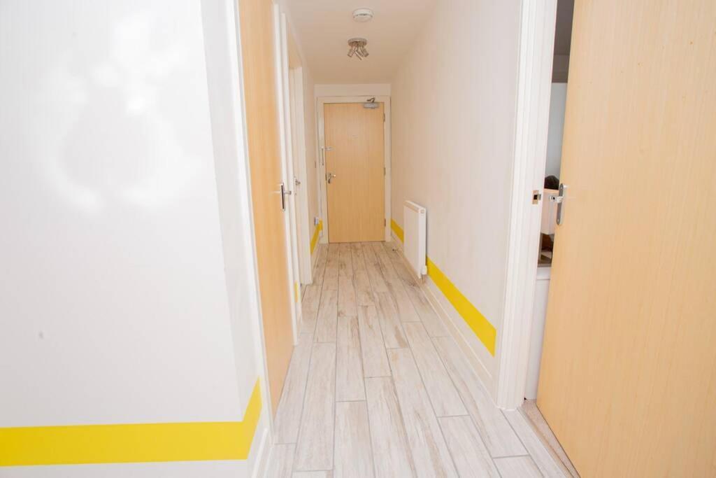 Mills Apartment - Two Bedroom En-Suite Apartment Northampton Bagian luar foto