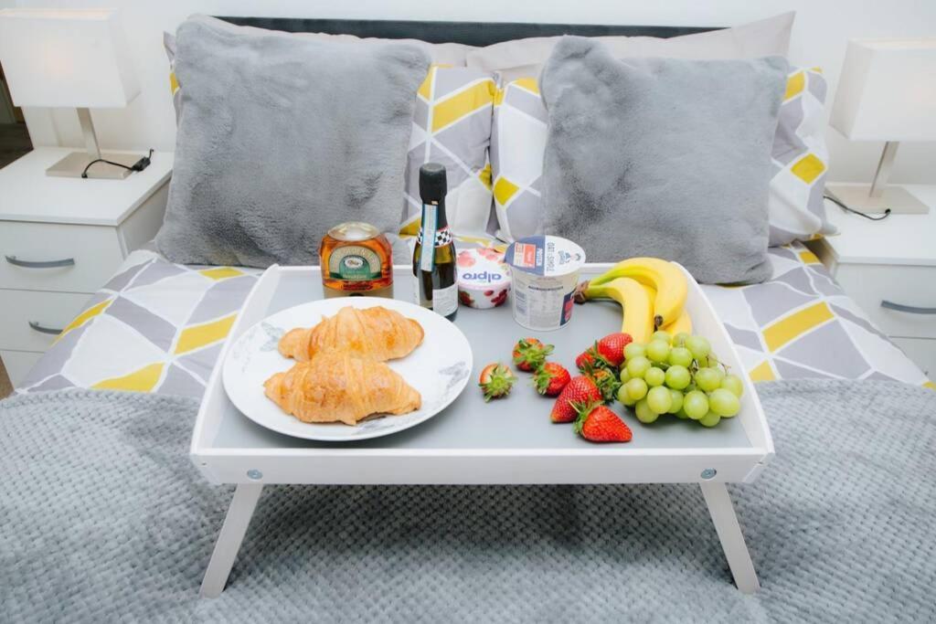 Mills Apartment - Two Bedroom En-Suite Apartment Northampton Bagian luar foto