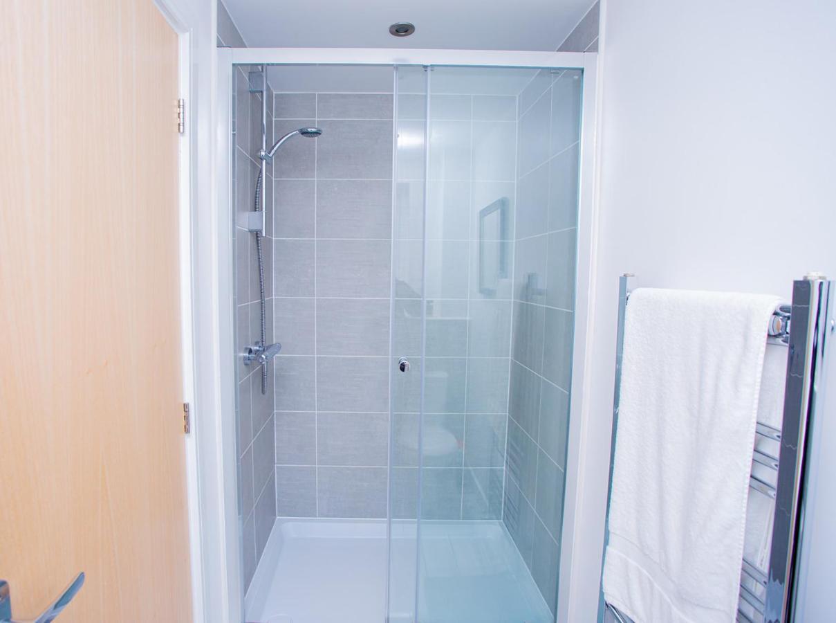 Mills Apartment - Two Bedroom En-Suite Apartment Northampton Bagian luar foto