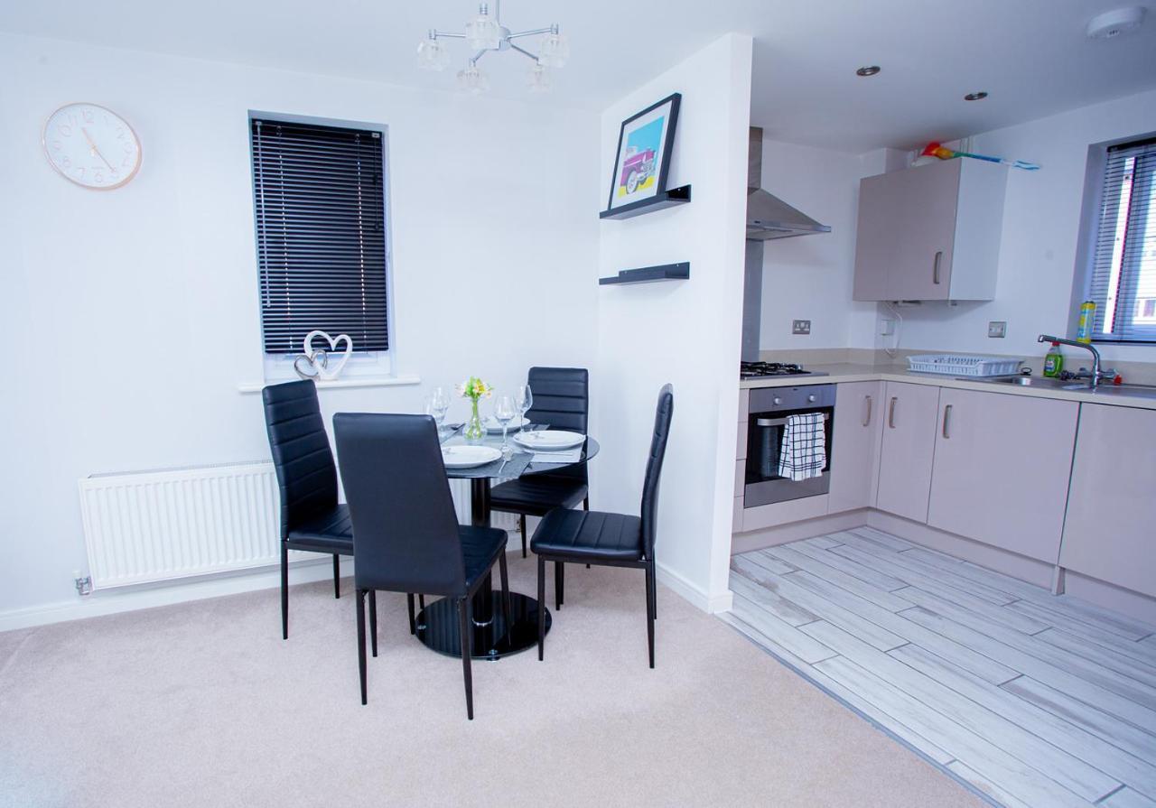 Mills Apartment - Two Bedroom En-Suite Apartment Northampton Bagian luar foto