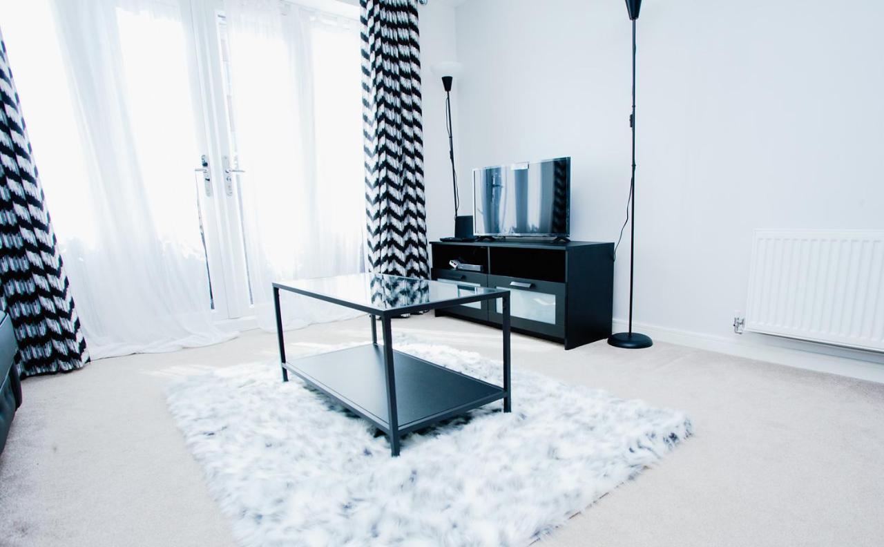 Mills Apartment - Two Bedroom En-Suite Apartment Northampton Bagian luar foto