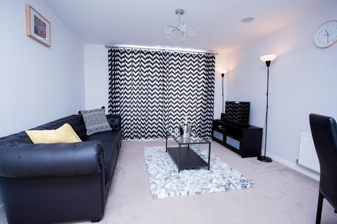 Mills Apartment - Two Bedroom En-Suite Apartment Northampton Bagian luar foto