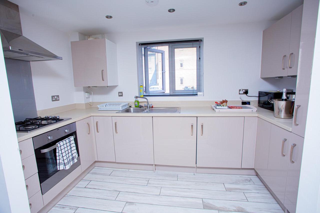 Mills Apartment - Two Bedroom En-Suite Apartment Northampton Bagian luar foto