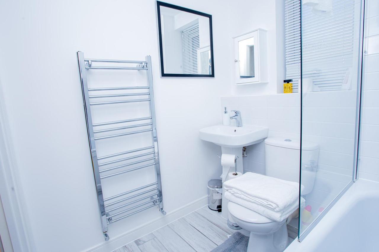 Mills Apartment - Two Bedroom En-Suite Apartment Northampton Bagian luar foto